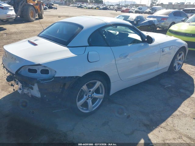 2013 BMW Z4 WBALL5C50DJ104557 Photo 3