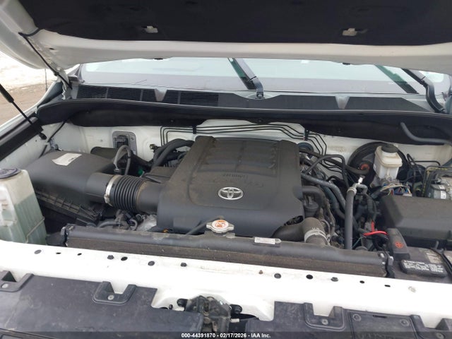 5TFAY5F17KX853788 Toyota Tundra Platinum 5.7l V8