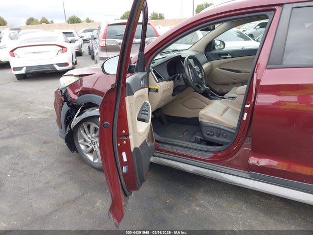 KM8J33A43HU527044 Hyundai Tucson Se Plus