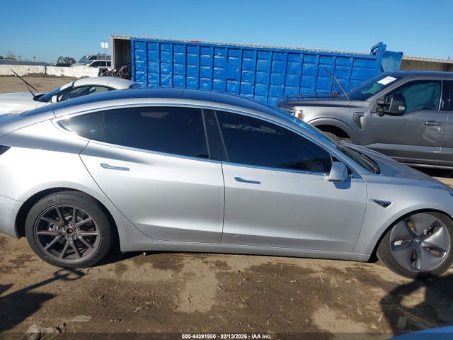 Tesla Model 3 Long Range/mid Range 2018 5YJ3E1EA1JF037521 Image 12