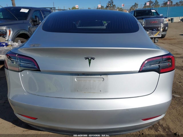 Tesla Model 3 Long Range/mid Range 2018 5YJ3E1EA1JF037521 Image 15