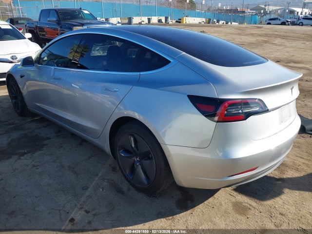 2018 TESLA MODEL 3 5YJ3E1EA1JF037521 Photo 2
