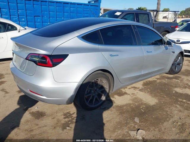 2018 TESLA MODEL 3 5YJ3E1EA1JF037521 Photo 3