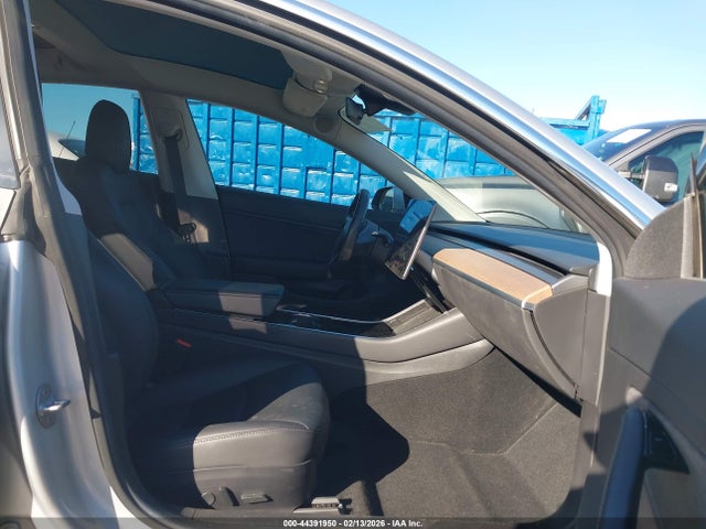 2018 TESLA MODEL 3 5YJ3E1EA1JF037521 Photo 4