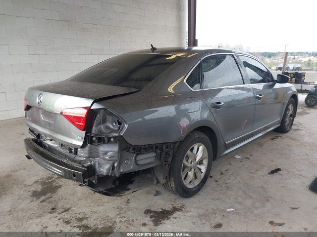 1VWAT7A35GC036589 Volkswagen Passat 1.8t S
