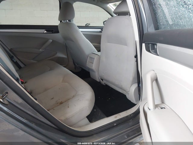 1VWAT7A35GC036589 Volkswagen Passat 1.8t S