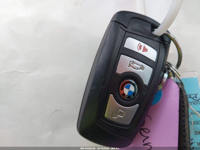 WBA8E1G32HNU17285 BMW 320i