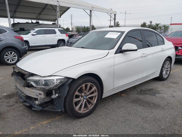 WBA8E1G32HNU17285 BMW 320i