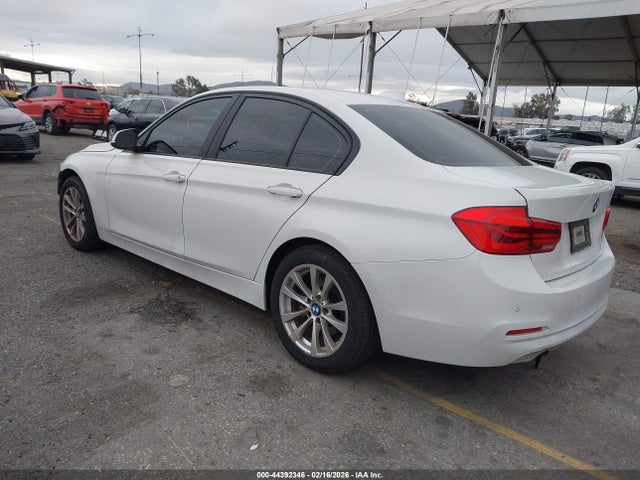 WBA8E1G32HNU17285 BMW 320i