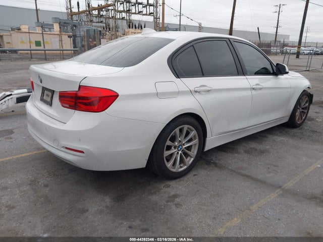 WBA8E1G32HNU17285 BMW 320i