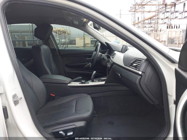 WBA8E1G32HNU17285 BMW 320i