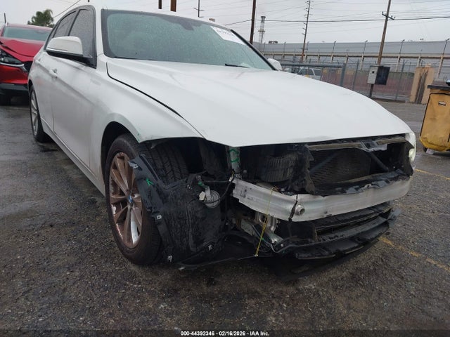 WBA8E1G32HNU17285 BMW 320i