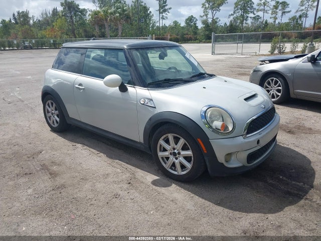 2011 MINI COOPER S WMWSV3C54BTY15075 Photo 0