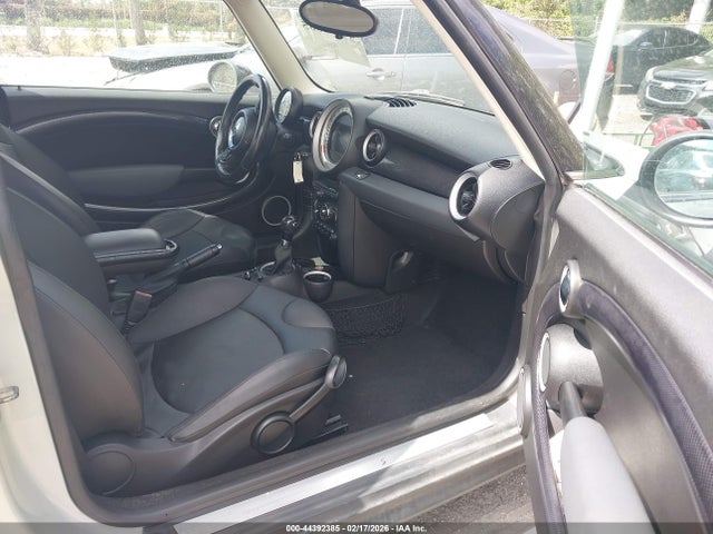 2011 MINI COOPER S WMWSV3C54BTY15075 Photo 4