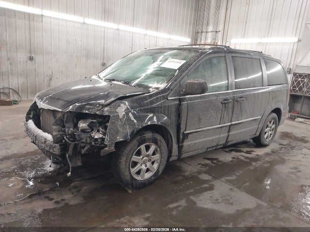 2010 CHRYSLER TOWN & COUNTRY 2A4RR5D17AR420952 Photo 1