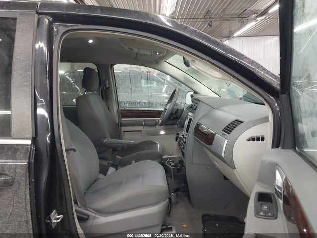 2010 CHRYSLER TOWN & COUNTRY 2A4RR5D17AR420952 Photo 4