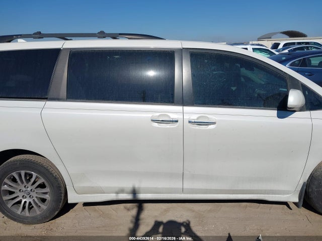 5TDYZ3DC3JS905104 Toyota Sienna Xle Premium 8 Passenger