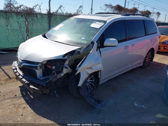 5TDYZ3DC3JS905104 Toyota Sienna Xle Premium 8 Passenger