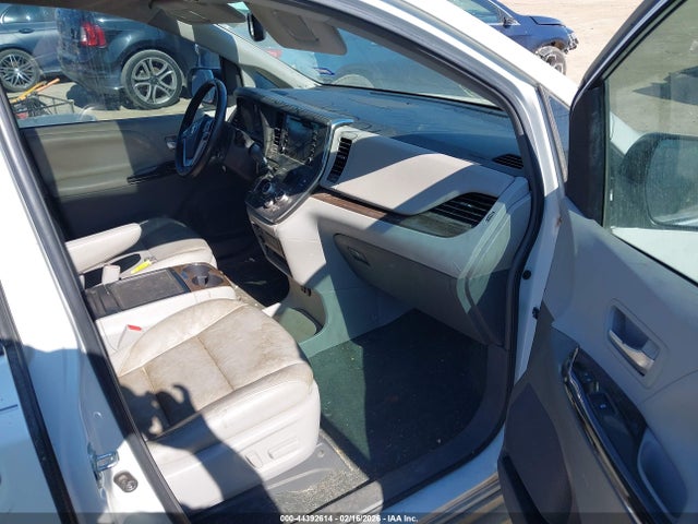 5TDYZ3DC3JS905104 Toyota Sienna Xle Premium 8 Passenger
