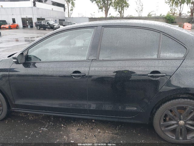 3VWD17AJ8JM205608 Volkswagen Jetta 1.8t Se Sport