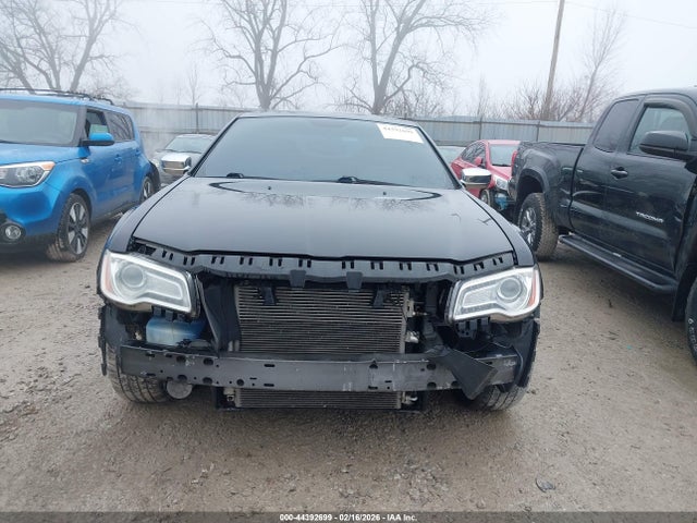 2014 Chrysler 300c Awd მანქანა იყიდება აუქციონზე, vin: 2C3CCAKT9EH120260, აუქციონის ნომერი: 44392699