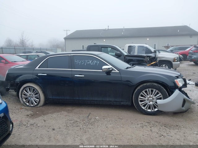 2014 Chrysler 300c Awd მანქანა იყიდება აუქციონზე, vin: 2C3CCAKT9EH120260, აუქციონის ნომერი: 44392699