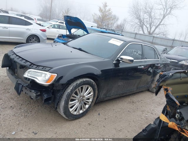 2014 Chrysler 300c Awd მანქანა იყიდება აუქციონზე, vin: 2C3CCAKT9EH120260, აუქციონის ნომერი: 44392699