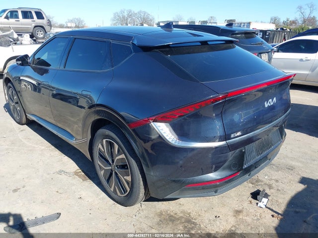 2023 KIA EV6 KNDC34LA1P5111721 Photo 2