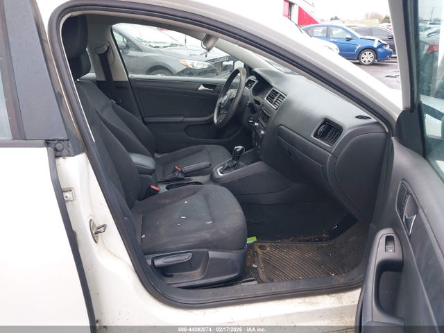 Продажа на аукционе авто 2013 Volkswagen Jetta 2.0l S, vin: 3VW2K7AJ7DM282253, номер лота: 44392874