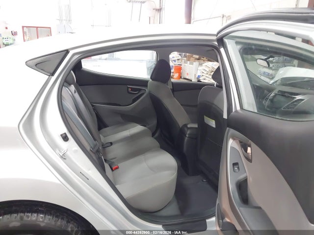 Продажа на аукционе авто 2016 Hyundai Elantra Se, vin: 5NPDH4AE4GH782974, номер лота: 44392900