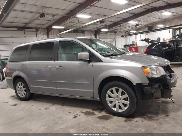 2016 Chrysler Town & Country Lx მანქანა იყიდება აუქციონზე, vin: 2C4RC1AG5GR135541, აუქციონის ნომერი: 44392909