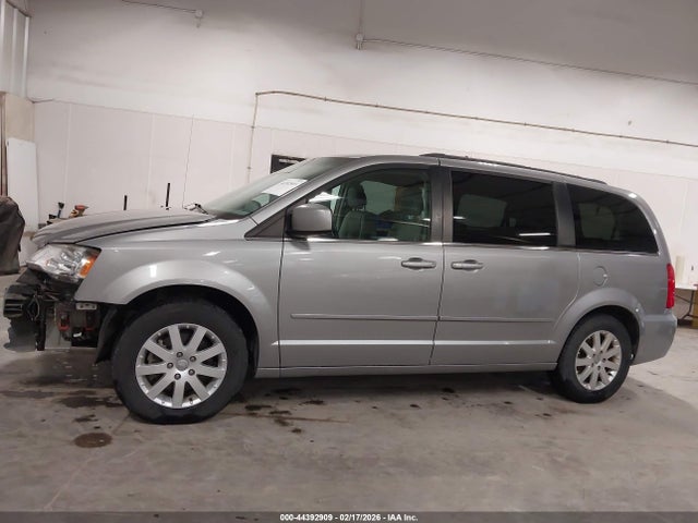 2016 Chrysler Town & Country Lx მანქანა იყიდება აუქციონზე, vin: 2C4RC1AG5GR135541, აუქციონის ნომერი: 44392909