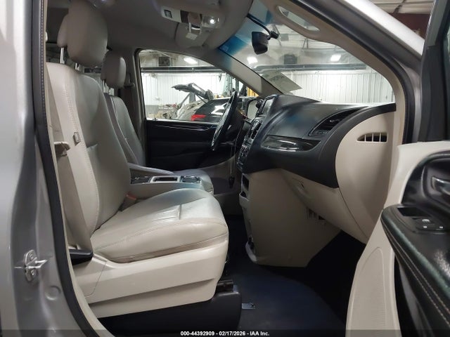 2016 Chrysler Town & Country Lx მანქანა იყიდება აუქციონზე, vin: 2C4RC1AG5GR135541, აუქციონის ნომერი: 44392909