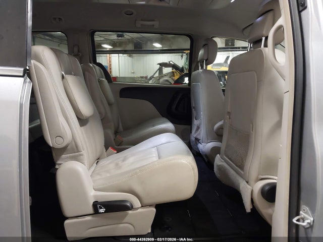 2016 Chrysler Town & Country Lx მანქანა იყიდება აუქციონზე, vin: 2C4RC1AG5GR135541, აუქციონის ნომერი: 44392909