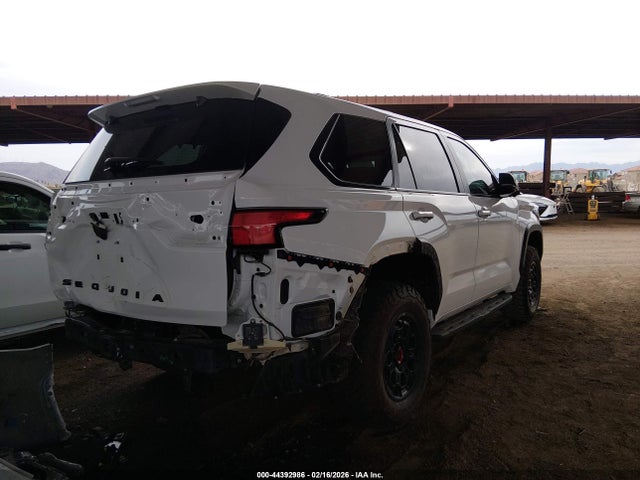 2024 TOYOTA SEQUOIA 7SVAAABAXRX033515 Photo 3