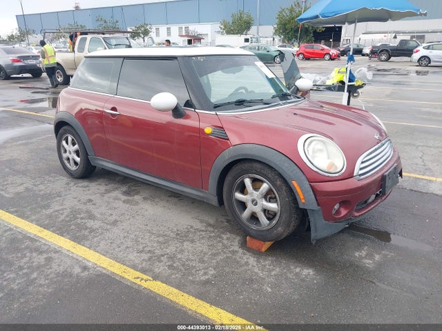 2008 MINI COOPER WMWMF33598TT66961