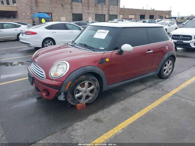 2008 MINI COOPER WMWMF33598TT66961 Photo 1