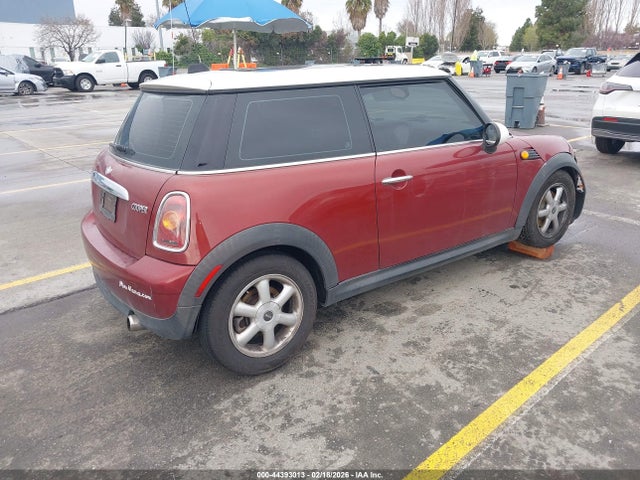 2008 MINI COOPER WMWMF33598TT66961 Photo 3