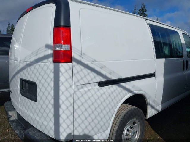1GCWGAFP8P1113070 Chevrolet Express Cargo Rwd 2500 Regular Wheelbase Wt