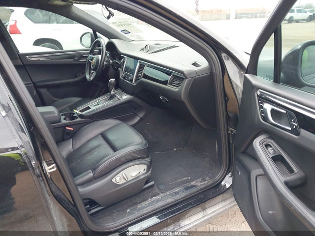 2018 PORSCHE MACAN WP1AA2A58JLB19159 Photo 4
