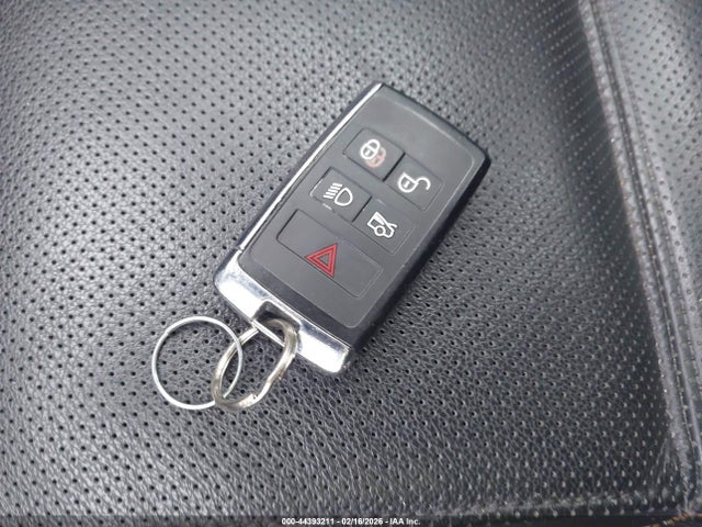 2020 JAGUAR XE SAJAJ4FX5LCP63438 Photo 10