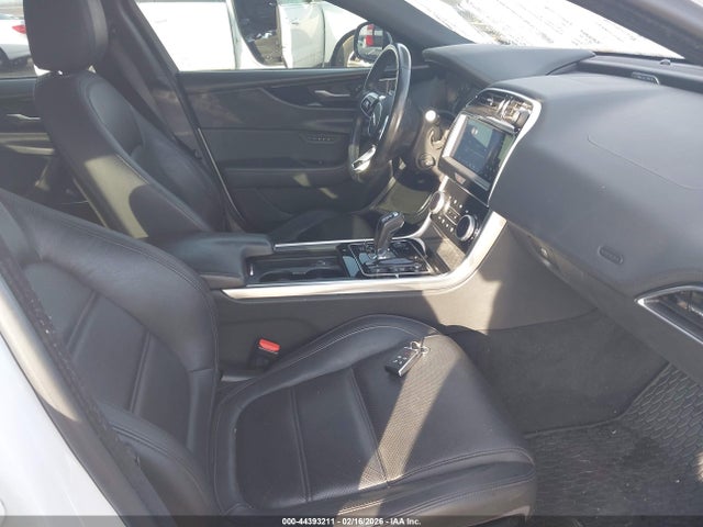 2020 JAGUAR XE SAJAJ4FX5LCP63438 Photo 4