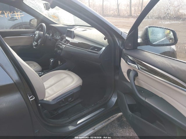 2016 BMW X1 WBXHT3C3XGP885328 Photo 4