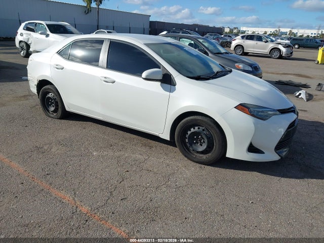 Toyota COROLLA LE 2018 5YFBURHEXJP850839 main image