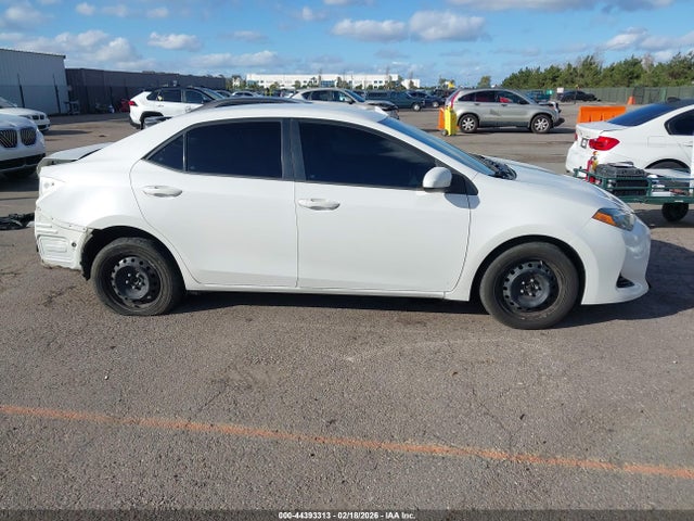 Toyota COROLLA LE 2018 5YFBURHEXJP850839 Image 14