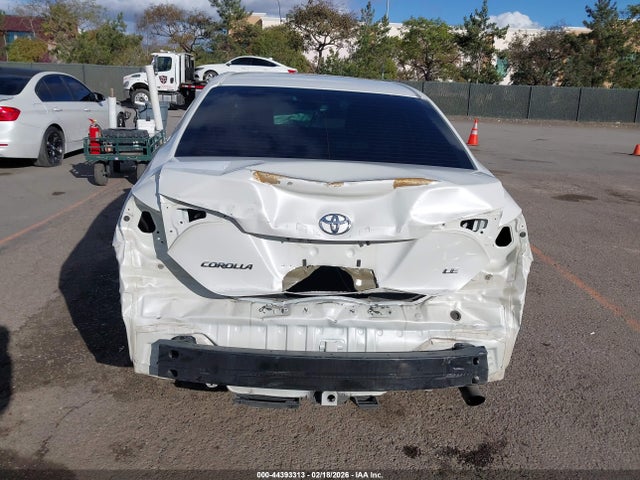 Toyota COROLLA LE 2018 5YFBURHEXJP850839 Image 17