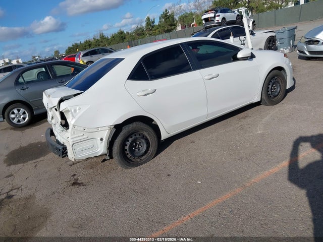 Toyota COROLLA LE 2018 5YFBURHEXJP850839 Image 4