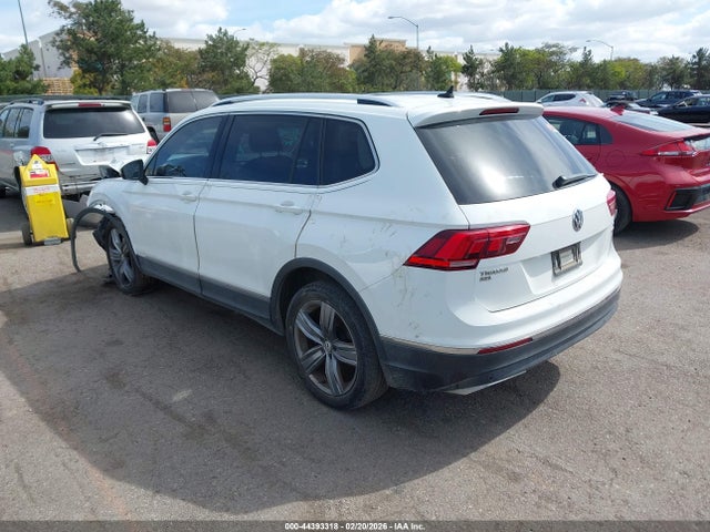 2018 VOLKSWAGEN TIGUAN 3VV4B7AX9JM098638 Photo 2