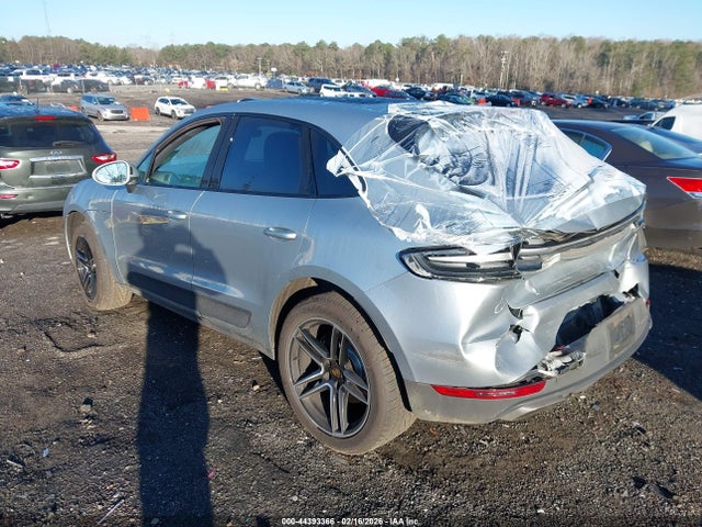 2019 PORSCHE MACAN WP1AA2A51KLB06657 Photo 2