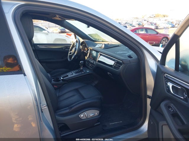 2019 PORSCHE MACAN WP1AA2A51KLB06657 Photo 4